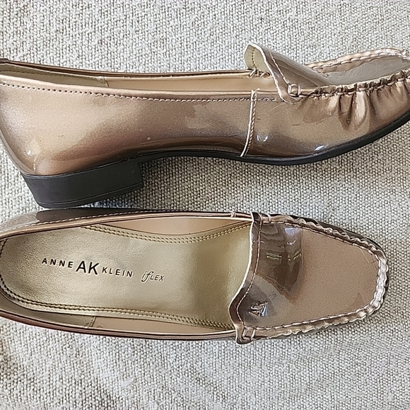 Anne Klein Metallic Gold Loafers Women Size 9 - Picture 4 of 7